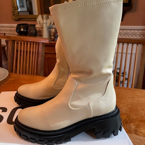 Schultz NWT, box/bag patent Nappa leather lug sole boots, Sz 7.5 and 8.5, zipper - Picture 10 of 17